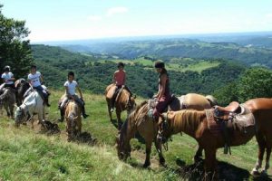 Rando cheval en Auvergne 10-13 ans