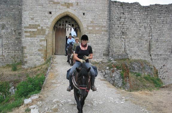 Rando cheval, les Pyrénées et ses châteaux cathares - Destinations Cheval