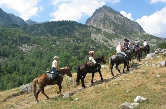 Rando cheval, les Pyrénées et ses châteaux cathares - Destinations Cheval