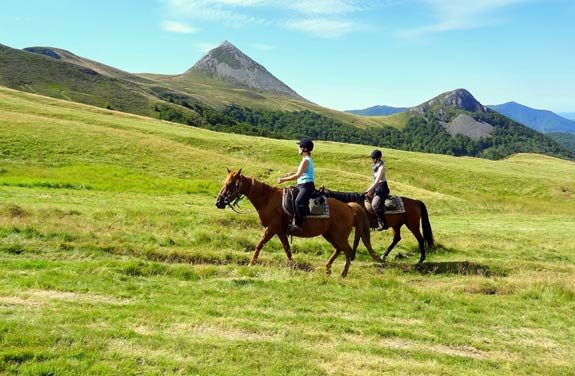 randonnee a cheval auvergne