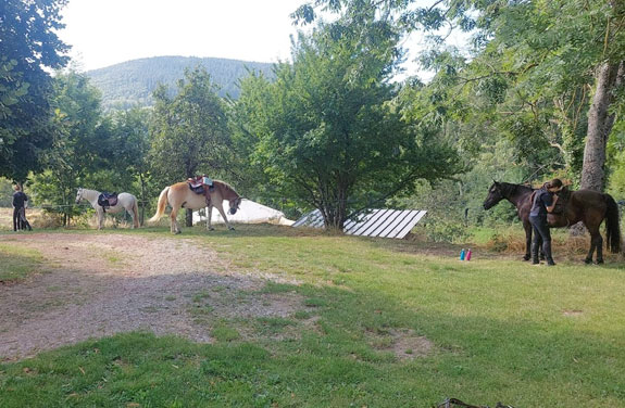 campement équestre pour adolescents en Ardèch