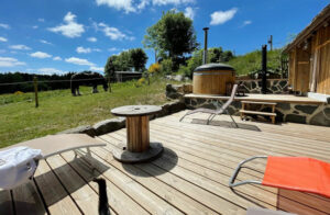 sauna dans un hébergement lors d'une randonnée équestre en Ardèche