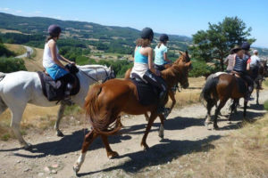 Randonnée à cheval ado en Ardèche 12-15 ans