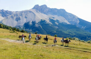 2 jours à cheval dans les hautes alpes groupe cavaliers