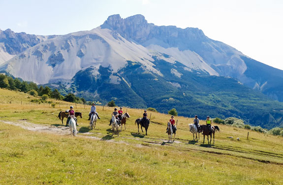 2 jours à cheval dans les hautes alpes groupe cavaliers
