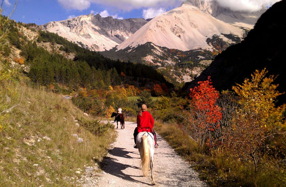 2 jours à cheval dans les hautes alpes neige